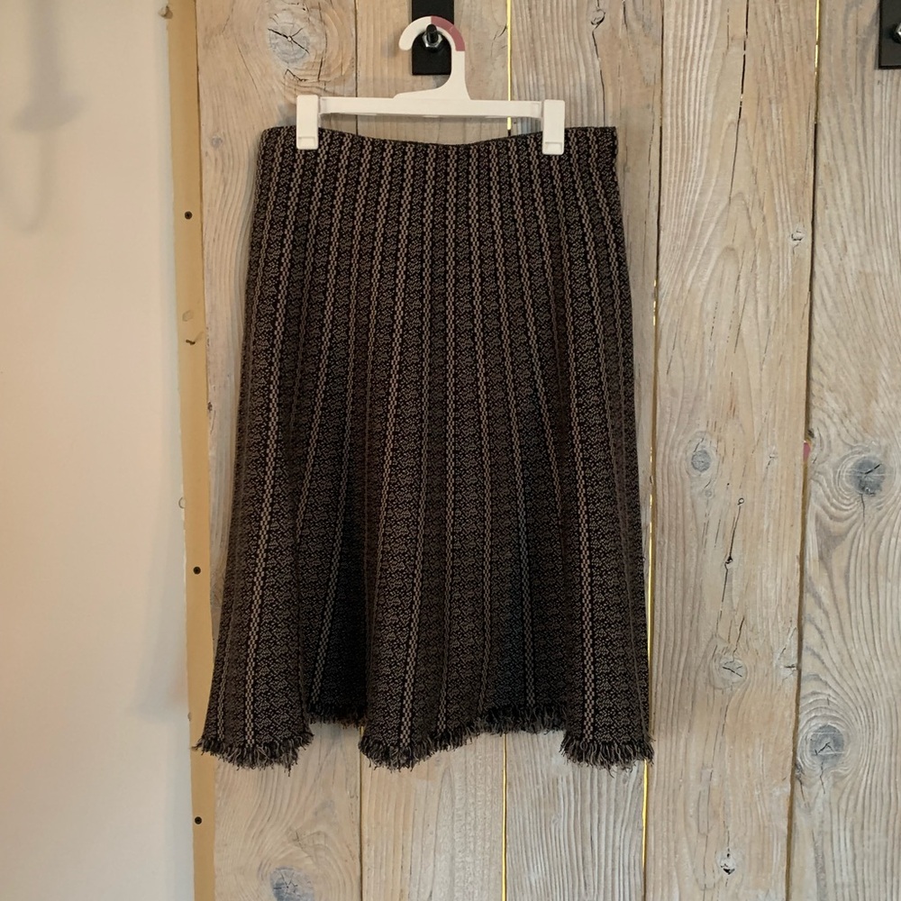 Milano women’s skirt. Black & tan in color. Size: M.
